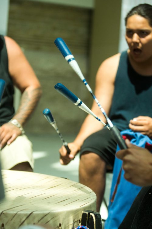 MIKAELA MACKENZIE / WINNIPEG FREE PRESS
Drummers drum at Indigenous Peoples Day festivities at the University of Manitoba Bannatyne campus in Winnipeg on Thursday, June 21, 2018. 
Mikaela MacKenzie / Winnipeg Free Press 2018.