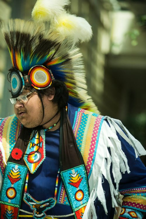 MIKAELA MACKENZIE / WINNIPEG FREE PRESS
Wayne Ruby does a grass dance at Indigenous Peoples Day festivities at the University of Manitoba Bannatyne campus in Winnipeg on Thursday, June 21, 2018. 
Mikaela MacKenzie / Winnipeg Free Press 2018.