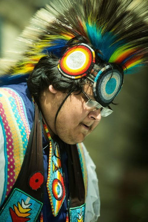 MIKAELA MACKENZIE / WINNIPEG FREE PRESS
Wayne Ruby does a grass dance at Indigenous Peoples Day festivities at the University of Manitoba Bannatyne campus in Winnipeg on Thursday, June 21, 2018. 
Mikaela MacKenzie / Winnipeg Free Press 2018.