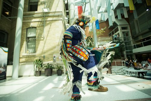 MIKAELA MACKENZIE / WINNIPEG FREE PRESS
Wayne Ruby does a grass dance at Indigenous Peoples Day festivities at the University of Manitoba Bannatyne campus in Winnipeg on Thursday, June 21, 2018. 
Mikaela MacKenzie / Winnipeg Free Press 2018.