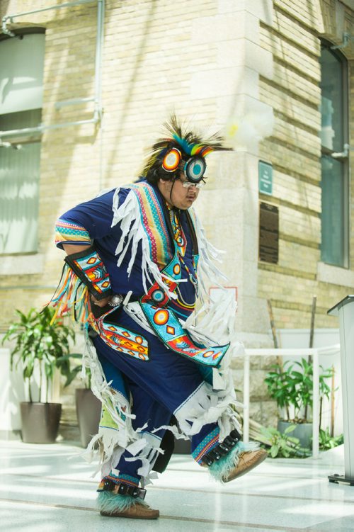 MIKAELA MACKENZIE / WINNIPEG FREE PRESS
Wayne Ruby does a grass dance at Indigenous Peoples Day festivities at the University of Manitoba Bannatyne campus in Winnipeg on Thursday, June 21, 2018. 
Mikaela MacKenzie / Winnipeg Free Press 2018.