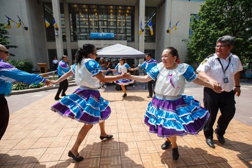 MIKE DEAL / WINNIPEG FREE PRESS
Members of the Metis Traditional dance group celebrate National Indigenous Peoples Day at the City Hall courtyard Thursday afternoon. National Indigenous Peoples Day recognizes and honours the cultures of First Nations, Metis and Inuit peoples.
180621 - Thursday, June 21, 2018.