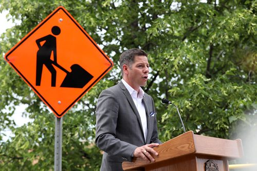 RUTH BONNEVILLE / WINNIPEG FREE PRESS


Mayor Brian Bowman gives construction update at press conference at 599 Empress St., Friday.

See Aldo Santin story. 


June 22, 2018
