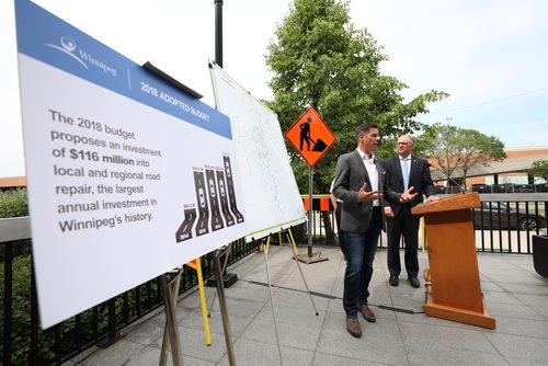 RUTH BONNEVILLE / WINNIPEG FREE PRESS


Mayor Brian Bowman gives construction update at press conference at 599 Empress St., Friday.

See Aldo Santin story. 


June 22, 2018
