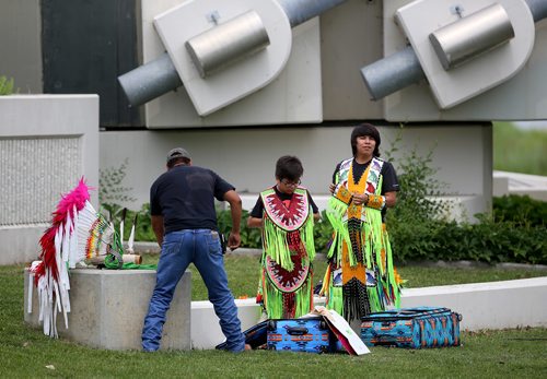 TREVOR HAGAN / WINNIPEG FREE PRESS
Brothers Cole and Brenden Patrick from Roseau River, getting prepared for the Pow Wow competition during Indigenous Day Live at The Forks, Saturday, June 23, 2018.