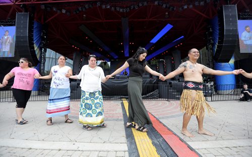 TREVOR HAGAN / WINNIPEG FREE PRESS
Don Semana, of Whakatopu Kotahi, traditional Maori performer from Toronto, participating in the Circle Dance, during Indigenous Day Live at The Forks, Saturday, June 23, 2018.