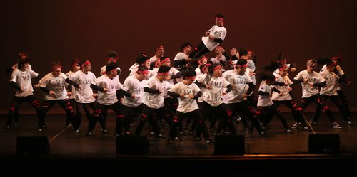 TREVOR HAGAN / WINNIPEG FREE PRESS
LIVE performs at Peg City Moves 2018, aa hip hop competition at Pantages. Saturday, June 23, 2018.