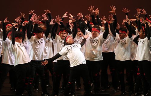 TREVOR HAGAN / WINNIPEG FREE PRESS
LIVE performs at Peg City Moves 2018, a hip hop competition at Pantages. Saturday, June 23, 2018.