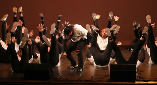 TREVOR HAGAN / WINNIPEG FREE PRESS
LIVE performs at Peg City Moves 2018, aa hip hop competition at Pantages. Saturday, June 23, 2018.