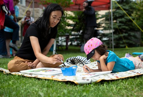 ANDREW RYAN / WINNIPEG FREE PRESS Fiona Hathely, 6, and her mother Jeanette enjoy painting in the garden of La Maison des artistes visuels francophones in St. Boniface for an event celebrating the impressionists on June 24, 2018.