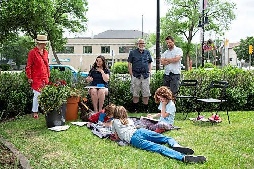 ANDREW RYAN / WINNIPEG FREE PRESS José Does, back row left, speaks to Emilie Lemay while children enjoy painting in the garden of La Maison des artistes visuels francophones in St. Boniface for an event celebrating the impressionists on June 24, 2018. They are joined by Lemay's husband John Martens, far right, and Raymond Littmann.