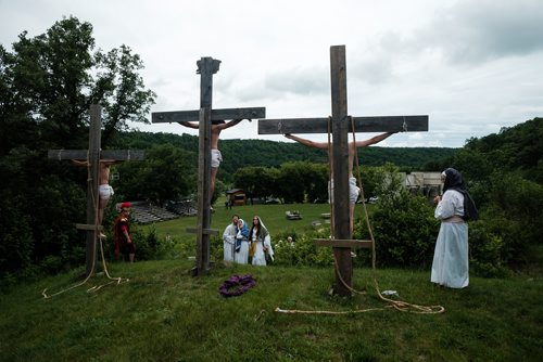 DANIEL CRUMP / WINNIPEG FREE PRESS
In its 19th season, Oak Valley Productions Inc. will be presenting Passion Play, an account of Jesus Christs final days. The play is staged in an outdoor theatre located 1 km east of La Riviere. 2018 performance dates are July 7, 8, 13-15. 
Dress rehearsal: A crowd is gathered to witness the crucifixion. Saturday, June 16, 2018.