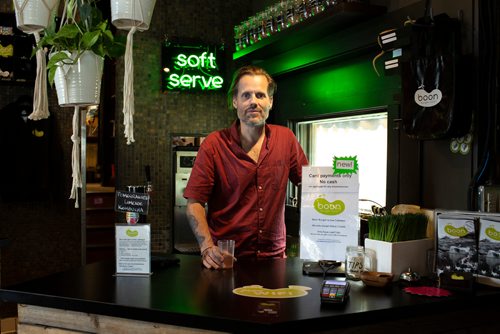 ANDREW RYAN / WINNIPEG FREE PRESS Tomas Sohlberg, owner of the West Broadway restaurant Boon Burger, recently made the decision to go cashless. Shot on June 27, 2018.