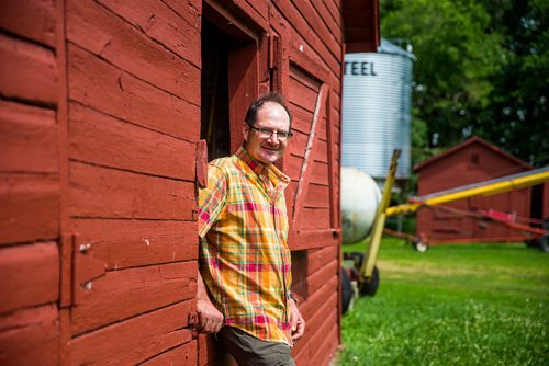 MIKAELA MACKENZIE / WINNIPEG FREE PRESS
Chris Dzisiak, president of the Parkland Industrial Hemp Growers Cooperative, poses for a portrait on his property in Dauphin on Tuesday, June 26, 2018.
Mikaela MacKenzie / Winnipeg Free Press 2018.