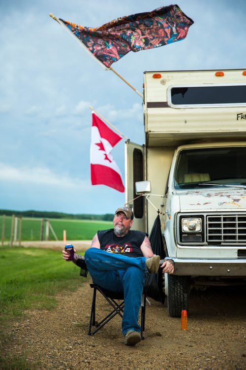 MIKAELA MACKENZIE / WINNIPEG FREE PRESS
Barry Bloomfield hangs out at the front of the line for Dauphin's Countryfest just outside of Dauphin on Tuesday, June 26, 2018. Bloomfield has been coming to Countryfest for 27 years, and has been at the front of the line for camping most of those years.
Mikaela MacKenzie / Winnipeg Free Press 2018.