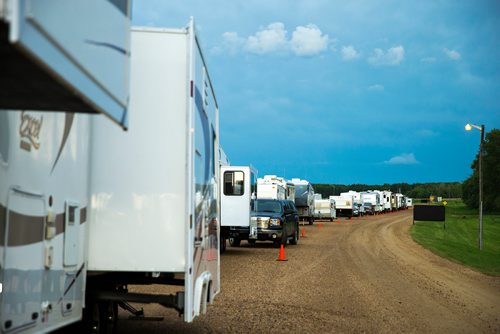 MIKAELA MACKENZIE / WINNIPEG FREE PRESS
Campers line up the night before the gates open at Dauphin's Countryfest just outside of Dauphin on Tuesday, June 26, 2018.
Mikaela MacKenzie / Winnipeg Free Press 2018.