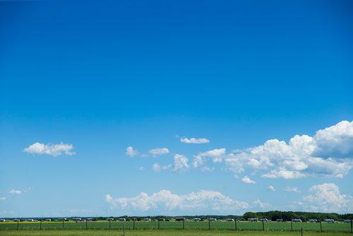 MIKAELA MACKENZIE / WINNIPEG FREE PRESS
RVs line up along the highway before the gates open for Countryfest just outside of Dauphin on Wednesday, June 27, 2018.
Mikaela MacKenzie / Winnipeg Free Press 2018.