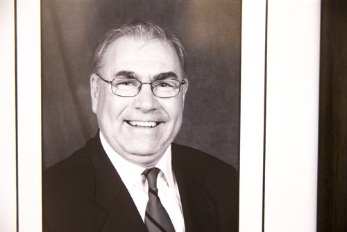 MIKAELA MACKENZIE / WINNIPEG FREE PRESS
Eric Irwin's photo hangs in City Hall in Dauphin on Wednesday, June 27, 2018. Among many other things, he was the mayor of Dauphin.
Mikaela MacKenzie / Winnipeg Free Press 2018.