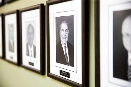 MIKAELA MACKENZIE / WINNIPEG FREE PRESS
Eric Irwin's photo hangs in City Hall in Dauphin on Wednesday, June 27, 2018. Among many other things, he was the mayor of Dauphin.
Mikaela MacKenzie / Winnipeg Free Press 2018.