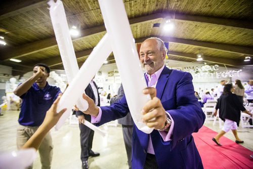 MIKAELA MACKENZIE / WINNIPEG FREE PRESS
Executive chairman of Bison Transport Don Streuber riles his section up as the Business Council of Manitoba kicks off Youth CEO summer internship program at the Old Exhibition Arena in Winnipeg on Thursday, June 28, 2018.
Mikaela MacKenzie / Winnipeg Free Press 2018.