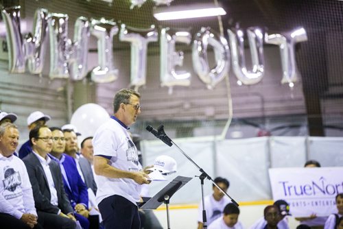 MIKAELA MACKENZIE / WINNIPEG FREE PRESS
Mark Chipman, Executive Chairman of the Board of True North Sports + Entertainment, announces their intern for the Youth CEO summer internship program at the Old Exhibition Arena in Winnipeg on Thursday, June 28, 2018.
Mikaela MacKenzie / Winnipeg Free Press 2018.