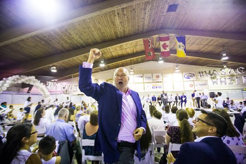 MIKAELA MACKENZIE / WINNIPEG FREE PRESS
Executive chairman of Bison Transport Don Streuber riles his section up as the Business Council of Manitoba kicks off the Youth CEO summer internship program at the Old Exhibition Arena in Winnipeg on Thursday, June 28, 2018.
Mikaela MacKenzie / Winnipeg Free Press 2018.