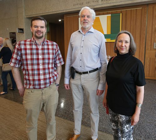 JASON HALSTEAD / WINNIPEG FREE PRESS

L-R: Stan Giesbrecht (University of Toronto law), Graham Young (UofT geology) and guest Vicki Young at Winnipeg city hall as the University of Toronto Alumni Association's Winnipeg chapter took part in a tour on June 9, 2018. (See Social Page)