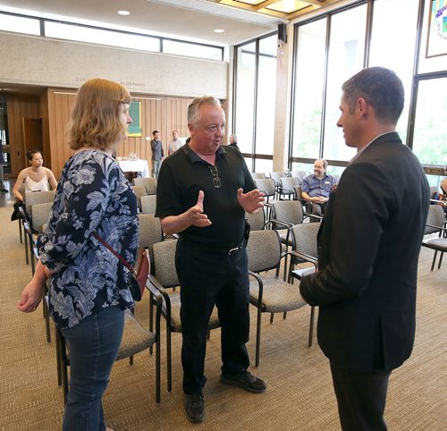 JASON HALSTEAD / WINNIPEG FREE PRESS

L-R: Lisa Lowry, James Lowry (U of T law) and Mayor Brian Bowman (U of T law) chat at Winnipeg city hall as the University of Toronto Alumni Association's Winnipeg chapter took part in a tour on June 9, 2018. (See Social Page)