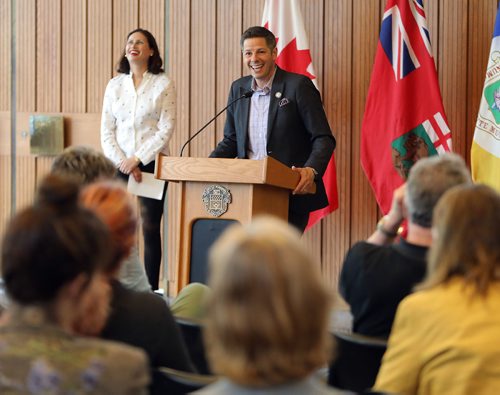 JASON HALSTEAD / WINNIPEG FREE PRESS

Winnipeg Mayor Brian Bowman speaks at city hall as the University of Toronto Alumni Association's Winnipeg chapter took part in a tour on June 9, 2018. (See Social Page)