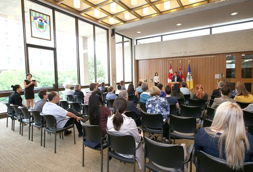 JASON HALSTEAD / WINNIPEG FREE PRESS

Winnipeg Mayor Brian Bowman speaks at city hall as the University of Toronto Alumni Association's Winnipeg chapter took part in a tour on June 9, 2018. (See Social Page)