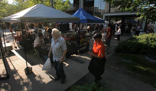 Phil Hossack / Winnipeg Free Press -  Patrons browse the stalls at Winnipeg's downtown Night Market Friday evening. See story. June 29, 2018
