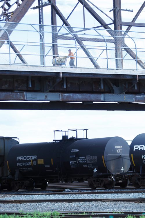 Phil Hossack / Winnipeg Free Press - Tanker cars moving through the city, see future stories re:more oil trains through cities.  June 29, 2018