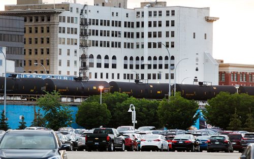 Phil Hossack / Winnipeg Free Press - Tanker cars moving through the city, see future stories re:more oil trains through cities.  June 29, 2018