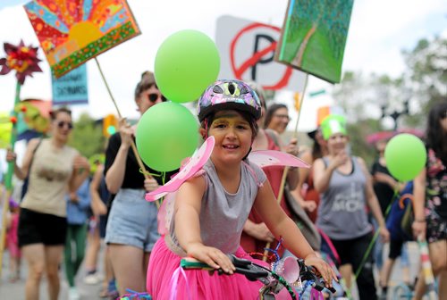 TREVOR HAGAN / WINNIPEG FREE PRESS
Art City celebrated 20 years of programming with their annual parade, Saturday, June 30, 2018.