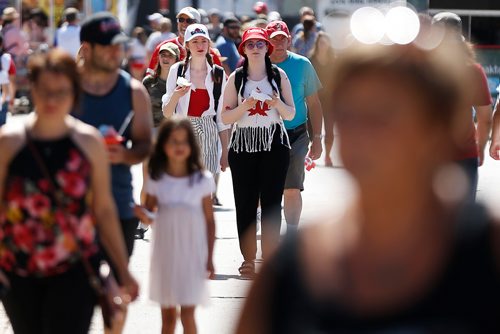 JOHN WOODS / WINNIPEG FREE PRESS
Crowds came out to celebrate Canada Day at Osborne Village, Sunday, July 1, 2018.