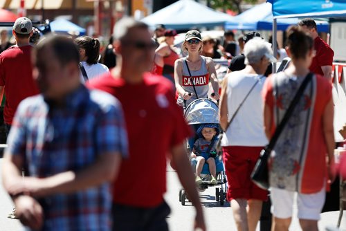 JOHN WOODS / WINNIPEG FREE PRESS
Crowds came out to celebrate Canada Day at Osborne Village, Sunday, July 1, 2018.