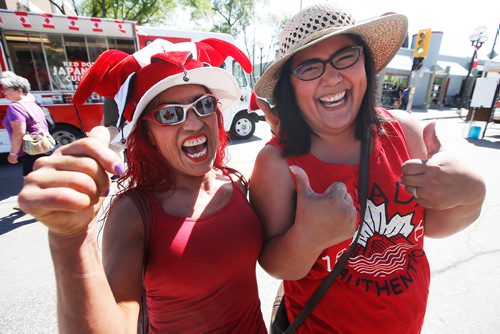 JOHN WOODS / WINNIPEG FREE PRESS
Maria Mendoza and Ivy Klinck were celebrating Canada Day at Osborne Village, Sunday, July 1, 2018.