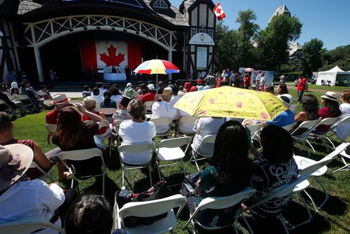 JOHN WOODS / WINNIPEG FREE PRESS
People attend a citizenship ceremony and celebrate Canada Day at Assiniboine Park, Sunday, July 1, 2018.