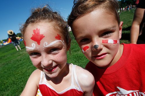 JOHN WOODS / WINNIPEG FREE PRESS
Quinn and Nate Kelly celebrate with some face painting on  Canada Day at Assiniboine Park, Sunday, July 1, 2018.