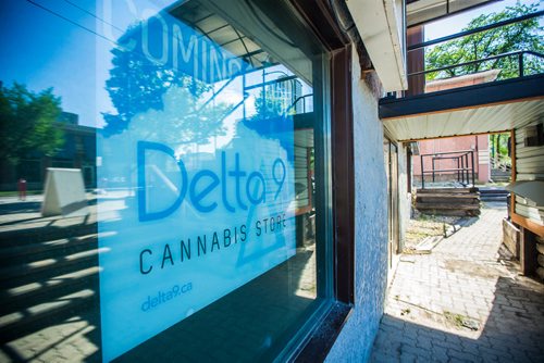 MIKAELA MACKENZIE / WINNIPEG FREE PRESS
The storefront where the new Delta 9 cannabis retailer will be in Osborne Village in Winnipeg on Tuesday, July 3, 2018.
Mikaela MacKenzie / Winnipeg Free Press 2018.