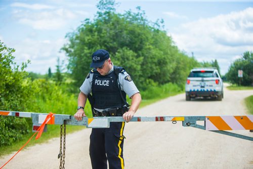 MIKAELA MACKENZIE / WINNIPEG FREE PRESS
RCMP go into the Pinawa Dam site after a body was recovered on Wednesday, July 4, 2018.
Mikaela MacKenzie / Winnipeg Free Press 2018.