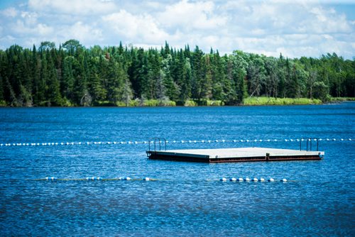 MIKAELA MACKENZIE / WINNIPEG FREE PRESS
The Pinawa beach on Wednesday, July 4, 2018.
Mikaela MacKenzie / Winnipeg Free Press 2018.