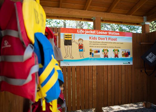 ANDREW RYAN / WINNIPEG FREE PRESS A life jacket loaner station located at the entrance to Birds Hill East beach on July 4, 2018. Highlighting beach safety precautions in light of recent drownings at Countryfest and the Pinawa Dam.