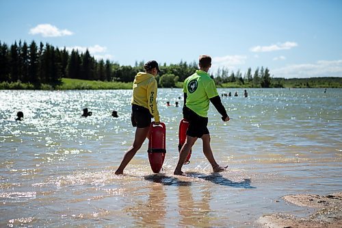 ANDREW RYAN / WINNIPEG FREE PRESS Life guards, Derek White, right, and Paige Koroluk monitor a group of children at Birds Hill East beach on July 4, 2018. Highlighting beach safety precautions in light of recent drownings at Countryfest and the Pinawa Dam.