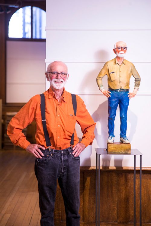 MIKAELA MACKENZIE / WINNIPEG FREE PRESS
Saskatchewan artist Joe Fafard poses with his piece, "selfie," at Mayberry Fine Art in Winnipeg on Thursday, July 5, 2018. 
Mikaela MacKenzie / Winnipeg Free Press 2018.