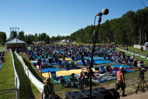 ANDREW RYAN / WINNIPEG FREE PRESS The crowd gathers in to the main stage for the first performance of Folk Fest on July 5, 2018.
