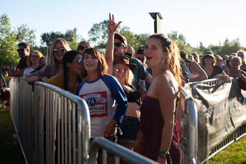 ANDREW RYAN / WINNIPEG FREE PRESS Fans enjoy Elle King at the main stage of Folk Fest on July 5, 2018.
