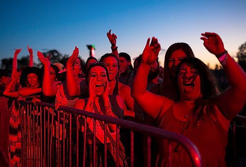 ANDREW RYAN / WINNIPEG FREE PRESS The John Butler Trio fans applaud as they perform as the first headliner for Folk Fest kicks on July 5, 2018.