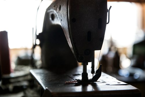 MIKAELA MACKENZIE / WINNIPEG FREE PRESS
An old sewing machine at the St Boniface Bag Co in Winnipeg on Thursday, July 5, 2018. The company has been up and running since 1949, and in the Harder family since 1951.
Mikaela MacKenzie / Winnipeg Free Press 2018.
