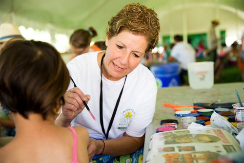 MIKAELA MACKENZIE / WINNIPEG FREE PRESS
Carla Dorbolo, head of face painting at the family area, paints six-year-old Ranya Zndnan's face at the Winnipeg Folk Fest in Bird's Hill Provincial Park on Friday, July 6, 2018. 
Mikaela MacKenzie / Winnipeg Free Press 2018.